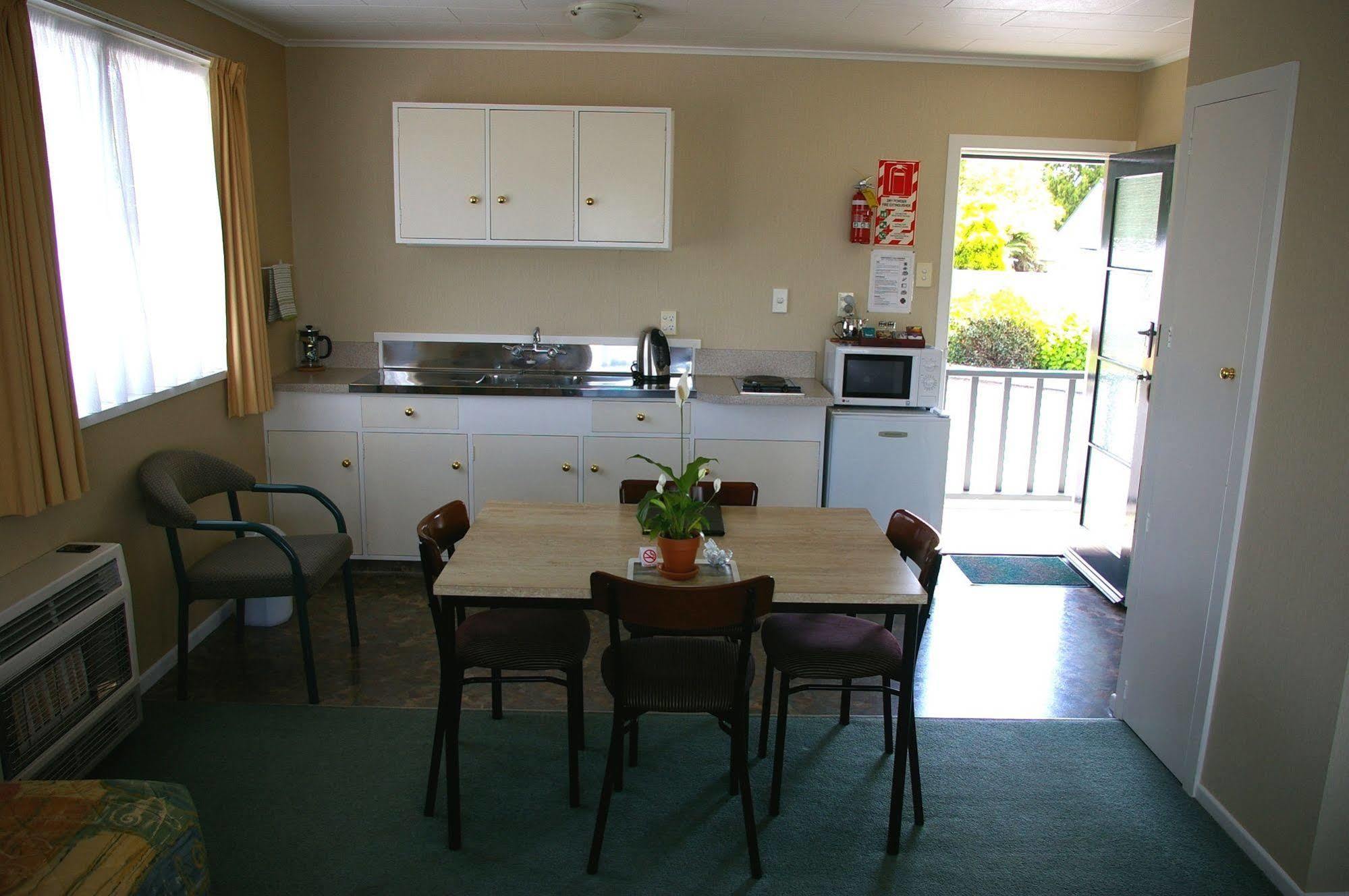 Totara Lodge Motel Левин Экстерьер фото